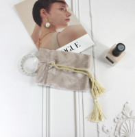 Pochette de luxe en velours doré avec cordon de serrage, décorée d'un pompon, en flanelle douce, pour bijoux, parfums et emballages cadeaux