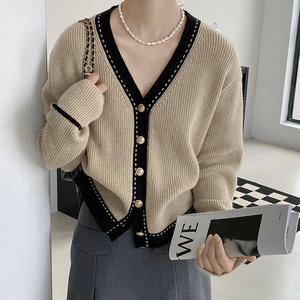 Oem/Odm Custom Kleur Bijpassende Dames High-End Gebreide Vest Trui Knoop V Hals Kleur Blok Jas Voor Winter - Product Image 6