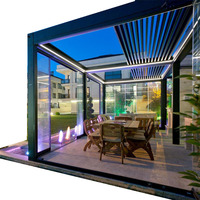 Pergola bioclimatique de jardin extérieure avec toit à lames orientables et éclairage LED, en aluminium pliable