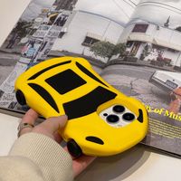 Nouveau étui de téléphone en forme de voiture de course cool créatif populaire antichoc en silicone TPU avec roue de course coulissante pour iPhone 14 Pro Max