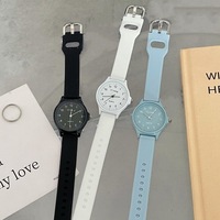 Montre à quartz au design simple et élégant, idéale pour les cadeaux d'anniversaire, les cadeaux de revente en magasin et les cadeaux pour clients VIP