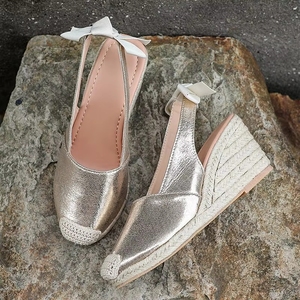 Sandales compensées décontractées pour femmes à bout rond en faux daim imprimé floral, style espadrille, vente en gros d'usine - Product Image 4
