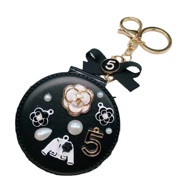 Wholesale New Arrival Fashion Diameter 8Cm Leather Mirror Keychain 2021 Round Luxury Makeup Mirror Key Tag For Girls