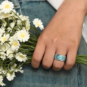 Anello Geometrico Quadrato Texturizzato per Donne, Gioiello Artistico alla Moda - Product Image 6