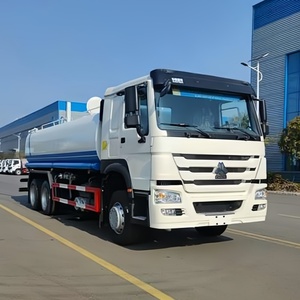 Camión Cisterna de Agua HOWO 6X4 con Aspersor, 317HP, 20cbm, Euro 2, Diésel, 20-25 Toneladas - Product Image 2