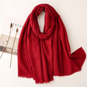 Écharpe d'été en polyester de style coréen, douce au toucher, chaude, unie ou imprimée, double usage, fine et longue, en mousseline de soie - Product Image 3