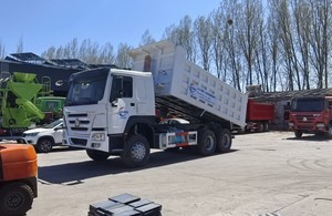 Camion lourd national de la Chine HOWO TX 430 chevaux 8x4 camion à benne basculante de 6.8 mètres - Product Image 3
