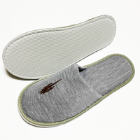 Chaussons en coton à semelle EVA, personnalisables avec logo brodé pour hôtel, à bout fermé, en tissu sweat-shirt, jetables, confortables et doux, pour adultes et enfants