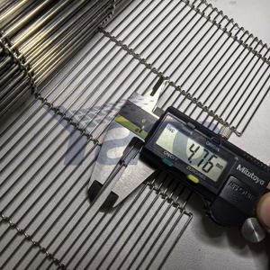 Hoogwaardig Roestvrijstalen Transportband Draadgaasweefselontwerp Voor Voedingsindustrie En Boerderij Voor Mijnbouwschroeftransporteur - Product Image 2