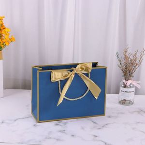 ถุงกระดาษช้อปปิ้งสั่งทำขายส่ง พิมพ์โลโก้ ถุงของขวัญกระดาษหรูหรา พร้อมหูหิ้ว - Product Image 4