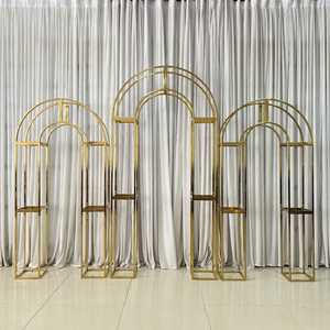 Arche de mariage personnalisée en acier inoxydable lisse avec finition or brillant, support de fond en métal - Product Image 1