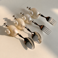 Ensemble de couverts en acier inoxydable avec manche en coquillage naturel de luxe, cuillère décorative, fourchette, couteau à beurre pour table à manger