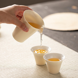 Taza de Té de Cerámica Hecha a Mano con Forma Recta, Taza Justa para Servir Té Kung Fu, Taza Japonesa para Preparar Té - Product Image 2