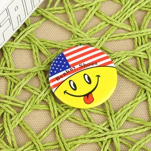 Insigne de bouton en fer blanc <span class=keywords><strong>smiley</strong></span> personnalisé bon marché