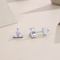 Boucles d'oreilles clous en argent sterling 925 avec moissanite taille ronde, trio de pierres, couleur D, pureté VVS1, pour femme