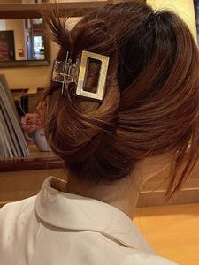 Vintage-empuñaduras de viento de metal de color sólido en la parte posterior de la cabeza con un fresco y versátil accesorio para el cabello geométrico dorado transparente - Product Image 4