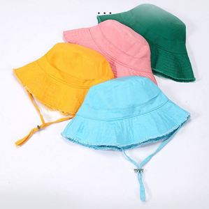 หมวกบักเก็ตวินเทจแบบฟอกสี ขอบดิบ สำหรับผู้หญิง หมวกกันแดดสำหรับกิจกรรมกลางแจ้ง ฤดูใบไม้ผลิ ฤดูร้อน สีพื้น พร้อมเชือกกันลม - Product Image 2