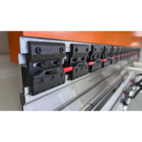 Presse plieuse CNC 8+1 axes avec système de couronnage intégré Delem69t Wila Quick Clamp pour la fabrication complexe de tôles