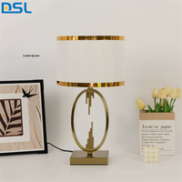 Lampe de table en métal doré de luxe, lampe de chevet décorative moderne pour chambre à coucher, hôtel, villa, salon, décoration intérieure