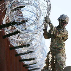 Alambre de púas de seguridad para fronteras al por mayor, protección de fronteras, alambre de aeroportuario galvanizado <span class=keywords><strong>BTO</strong></span> 22 CBT 60, alambre de concertina tipo rasuradora - Product Image 1