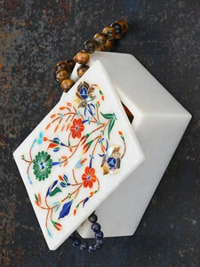 Joyero rectangular de mármol blanco hecho a mano de lujo de 4 pulgadas con trabajo de incrustación intrincado multicolor elegante piedra Natural - Product Image 5