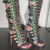 Sandales à talons hauts noires à lanières de style punk avec décorations en anneaux métalliques argentés - Sandales gladiateur au-dessus du genou pour femmes