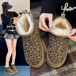 <span class=keywords><strong>Bottes</strong></span> d'hiver pour <span class=keywords><strong>femme</strong></span> à tige courte, style international, épaisses, doublées polaire, chaudes, à enfiler, imprimé léopard - Product Image 2