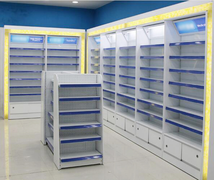 Estantes de la tienda de la farmacia