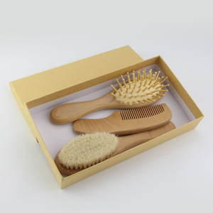Lot <span class=keywords><strong>de</strong></span> 4 brosses à cheveux pour nouveaux-nés avec logo personnalisé et 3 pièces <span class=keywords><strong>de</strong></span> poils souples en bois <span class=keywords><strong>de</strong></span> chèvre naturel <span class=keywords><strong>peigne</strong></span> pour nourrisson, bambin, bébé et enfant - Product Image 1
