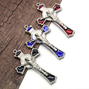 Cruz Católica de Alta Calidad con Esmalte Rojo, OEM ODM, con Crucifijo de Aleación de Zinc Plateado, Colgante de Jesús - Product Image 2