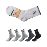 Chaussettes de sport tricotées avec logo personnalisé pour femmes, élégantes, de couleur rouge, longueur de l'équipage, design excellent pour une utilisation toute l'année en hiver