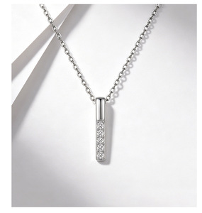 Collier pendentif minimaliste en argent sterling 925 avec serti de diamants ronds, chaîne à maillons plaquée rhodium, unisexe, à porter au quotidien - Product Image 4
