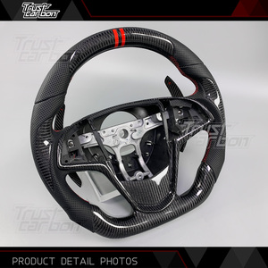 Volante Deportivo Personalizado de Fibra de Carbono para <span class=keywords><strong>Cadillac</strong></span> ATS <span class=keywords><strong>CTS</strong></span> XTS CT4 CT5 CT6 XT4 XT5 XT6 <span class=keywords><strong>2008</strong></span>-2016 con Empuñadura de Cuero Perforado - Product Image 3