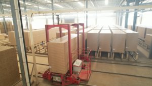 Tablero de partículas de madera <span class=keywords><strong>OSB</strong></span> para construcción de puertas de muebles de interior, aglomerado liso de álamo de 18mm para tableros de melamina de construcción de 18-25mm - Product Image 3