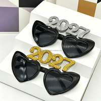 Lunettes de soleil en forme de cœur avec paillettes 2027, lunettes amusantes et originales pour le compte à rebours du Nouvel An, accessoires photo pour fête
