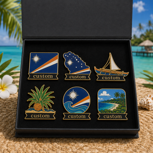 Lot de badges émaillés personnalisés des Îles Marshall avec boîte cadeau, motifs étoile, vague, drapeau, canoë, pandanus – Ensemble de souvenirs touristiques - Product Image 1