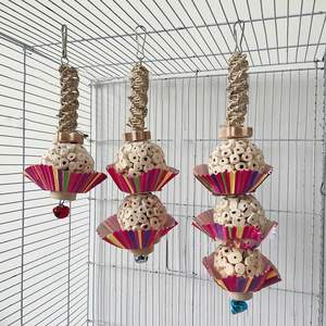 Jouet à mâcher pour perroquet: décor suspendu de cage à oiseaux en bois naturel multi-taille-durable et rentable - Product Image 1