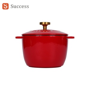 <span class=keywords><strong>Cocotte</strong></span> <span class=keywords><strong>en</strong></span> <span class=keywords><strong>fonte</strong></span> <span class=keywords><strong>émaillée</strong></span> de luxe rouge cerise avec bouton doré, ustensile de cuisson haut de gamme pour les fêtes, vente <span class=keywords><strong>en</strong></span> gros usine - Product Image 3
