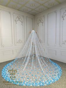 طرحة زفاف جميلة باللون الأزرق الفاتح من QUEENSGOWN، طرحة عروس فاخرة مع زهور شبكية ثلاثية الأبعاد وذيل طويل مع مشط - Product Image 1