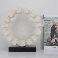 Sculpture circulaire en travertin emboîtable, statue géométrique en pierre en forme d'anneau, base en marbre beige, faite à la main, moderne, de luxe, pour table