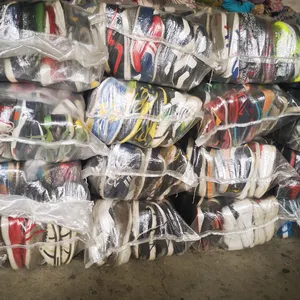 Sapatos de segunda mão usados calçados esportivos de marca usados nos bales