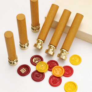 Mini sceau à manche en bois 7,5x1,5 cm avec tête en cuivre pour la décoration et l'emploi comme tampon - Product Image 3