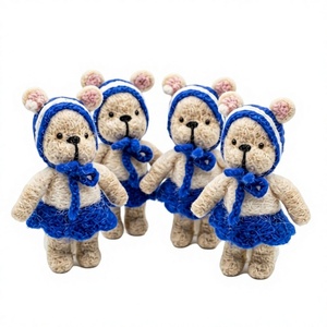 Ours en feutre tricoté à la main, écologique, avec robe bleue et écharpe, décoration murale traditionnelle de Noël, petite taille pour intérieur - Product Image 1