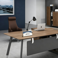 Bureau de direction moderne de luxe, bureau d'ordinateur en bois en forme de L avec rangement latéral