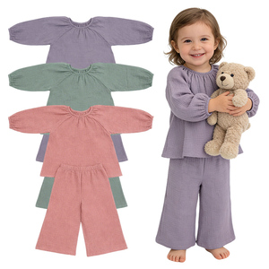 Set <span class=keywords><strong>di</strong></span> Abbigliamento Casual per Ragazze: <span class=keywords><strong>Camicia</strong></span> Oversize a Maniche Lunghe e Pantaloni in <span class=keywords><strong>Mussola</strong></span> <span class=keywords><strong>di</strong></span> Cotone 100% Biologico - Product Image 1