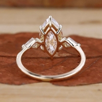 Anillo de compromiso de diamante cultivado en laboratorio CVD/HPHT con tres piedras laterales en forma de cometa, corte marquesa de 2 quilates, certificado IGI, oro amarillo macizo de 14K/18K