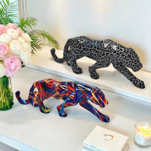 งานประติมากรรมเรซิ่นอีพ็อกซี่รูปเสือดาวเดินแบบเรขาคณิตสมัยใหม่สำหรับตกแต่งห้องนั่งเล่น ทางเข้าบ้าน ศิลปะพื้นบ้าน งานประดิษฐ์สร้างสรรค์สำหรับตกแต่งโต๊ะ - Product Image 3