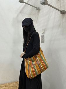 Grand sac fourre-tout à bandoulière en toile de coton rayée, sac de shopping grande capacité, sac à main portable tendance et élégant pour femmes - Product Image 5