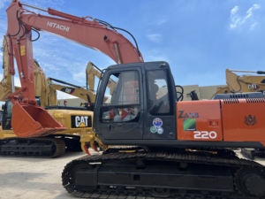 Excavatrice sur chenilles Hitachi ZX220 d'occasion, d'origine japonaise, faible nombre d'heures de fonctionnement, bon état, 22 tonnes, Hitachi ZX220 Digger. - Product Image 1