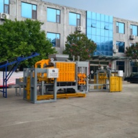 Machine automatique de fabrication de pavés et de blocs en béton QT8-15 avec moules personnalisés